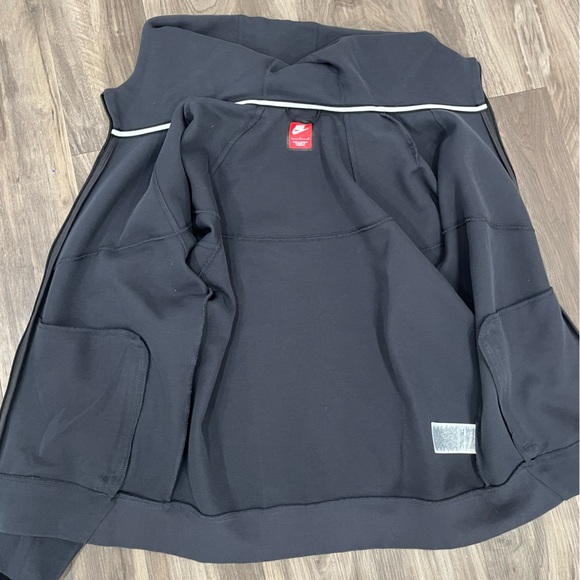 Nike Tech Windrunner fleece Black full zip up - Picture 3 of 7
